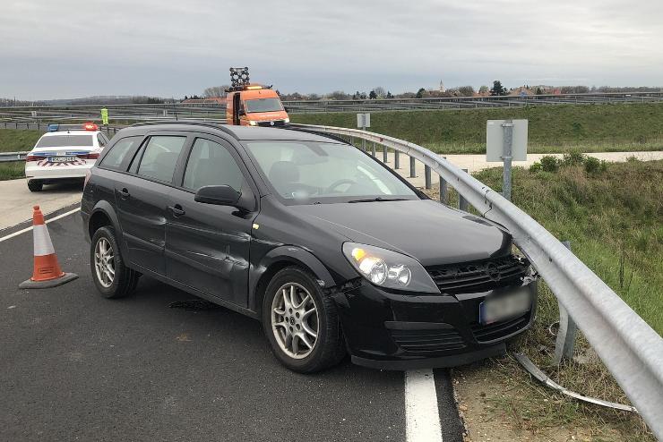 Alv sofrrel trt le az M86-os auttrl egy Opel a rpcelaki kihajtnl